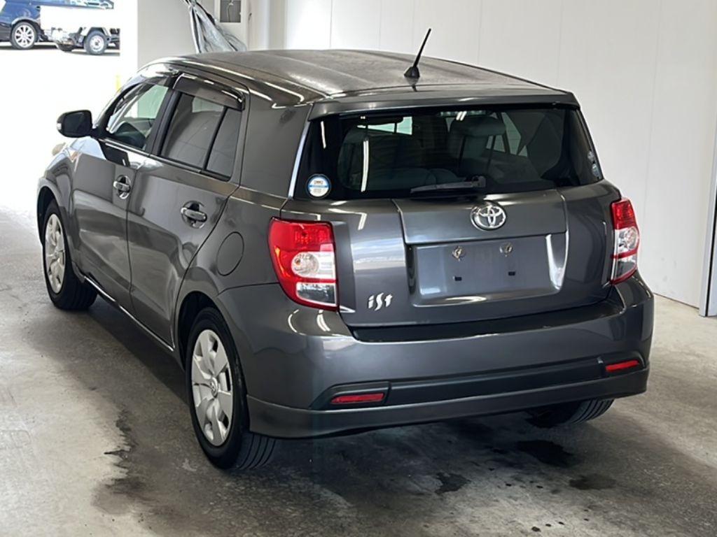TOYOTA IST