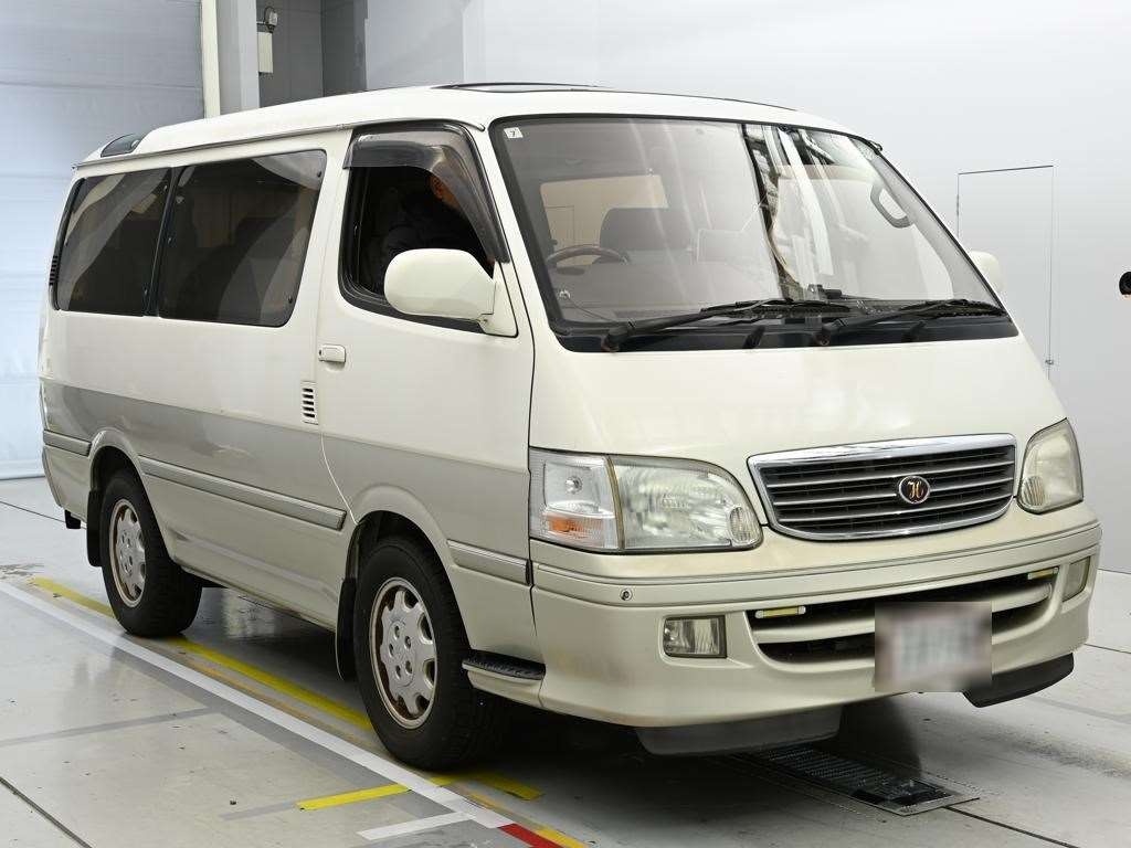 TOYOTA HIACE