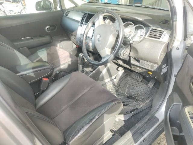 NISSAN TIIDA