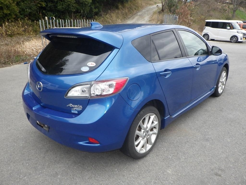 MAZDA AXELA