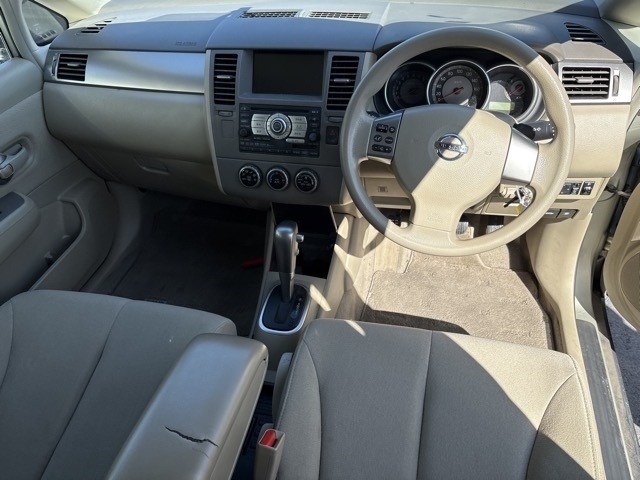 NISSAN TIIDA
