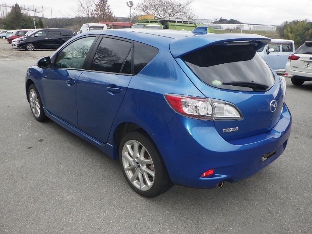 MAZDA AXELA