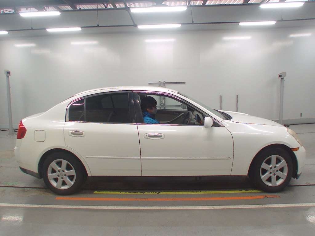 NISSAN SKYLINE