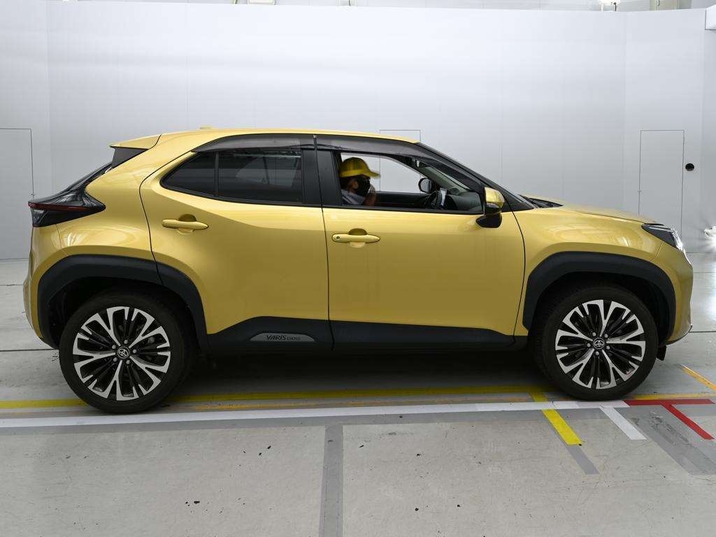 TOYOTA YARIS CROSS