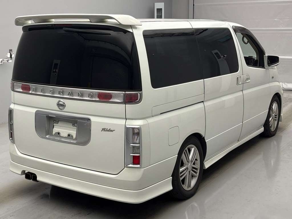 NISSAN ELGRAND