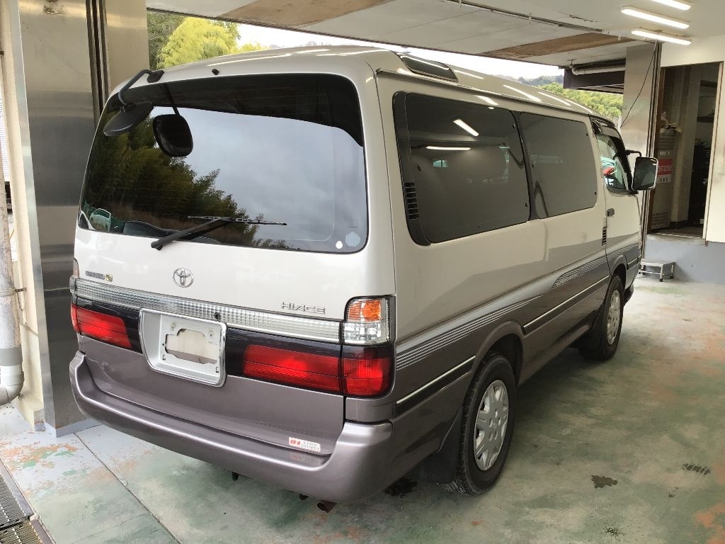 TOYOTA HIACE