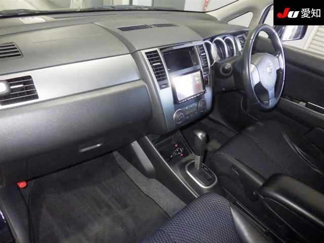 NISSAN TIIDA