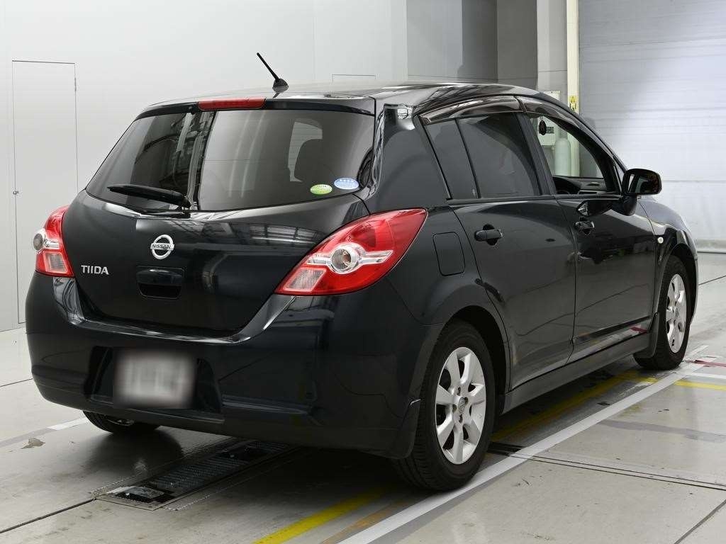 NISSAN TIIDA