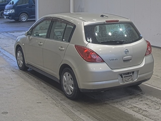 NISSAN TIIDA