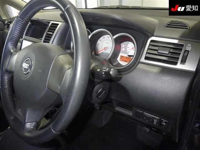 NISSAN TIIDA