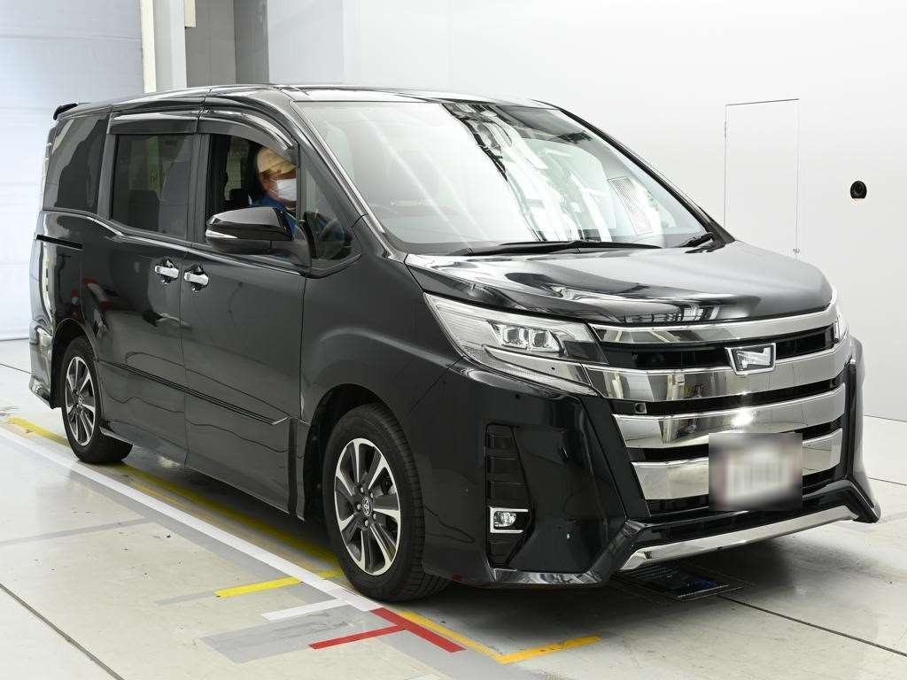 TOYOTA NOAH