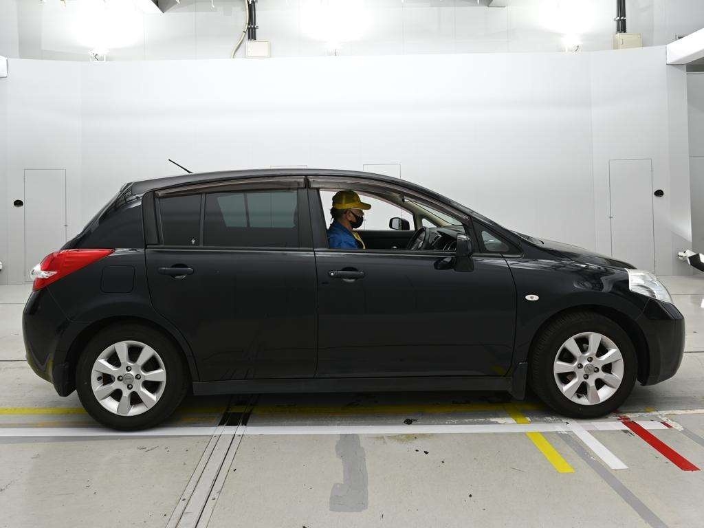 NISSAN TIIDA