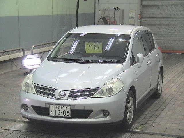 NISSAN TIIDA