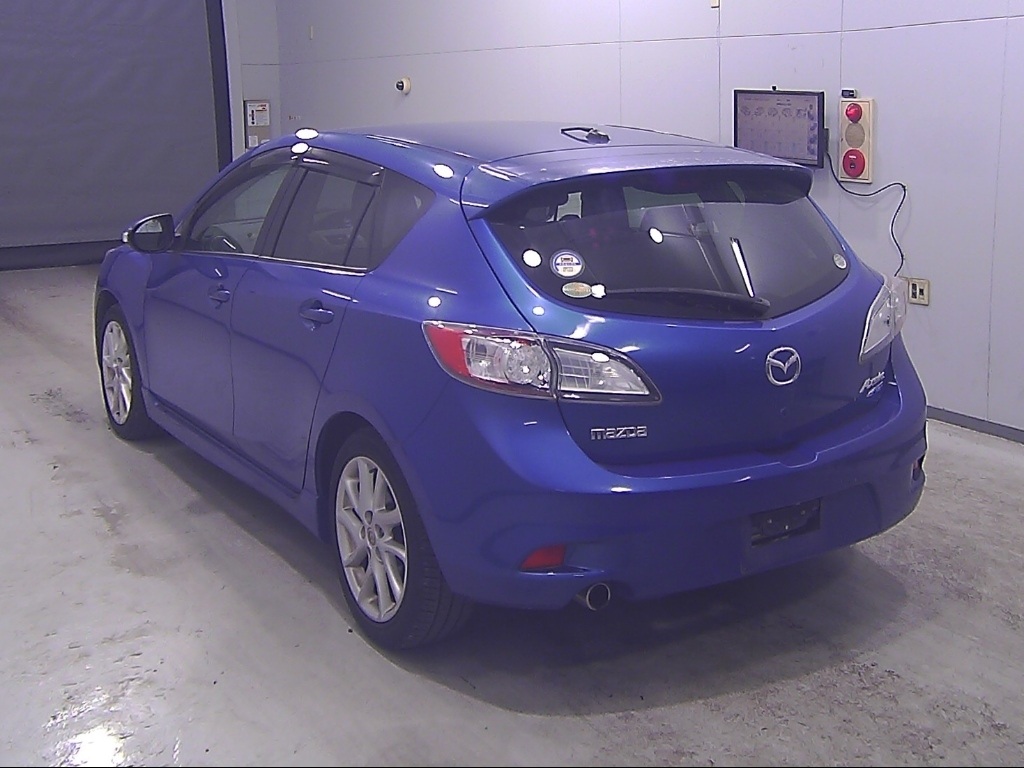 MAZDA AXELA