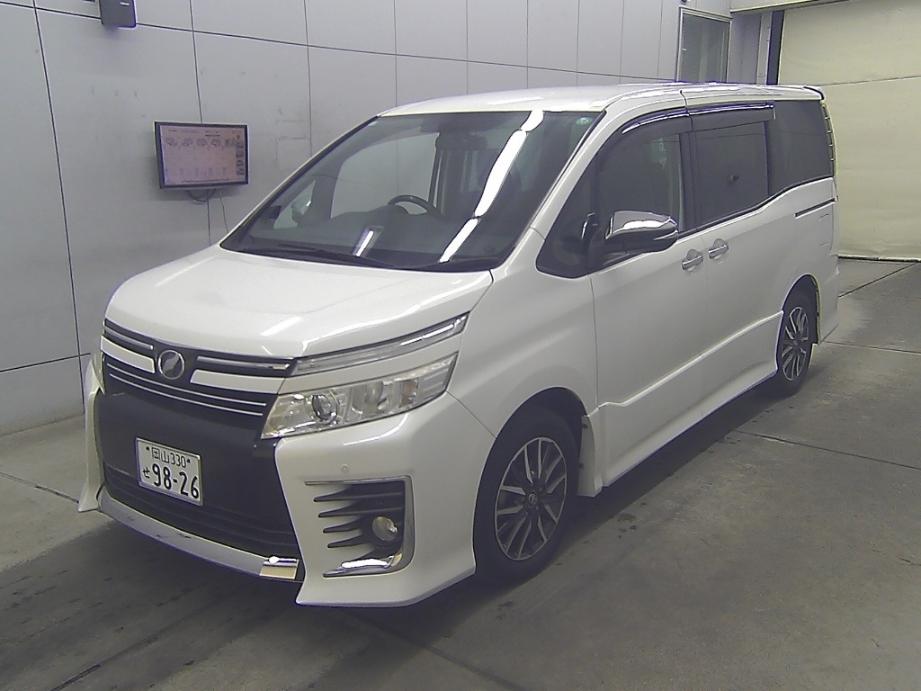 TOYOTA VOXY
