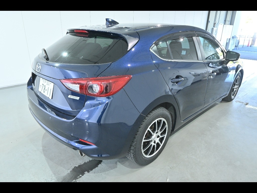 MAZDA AXELA