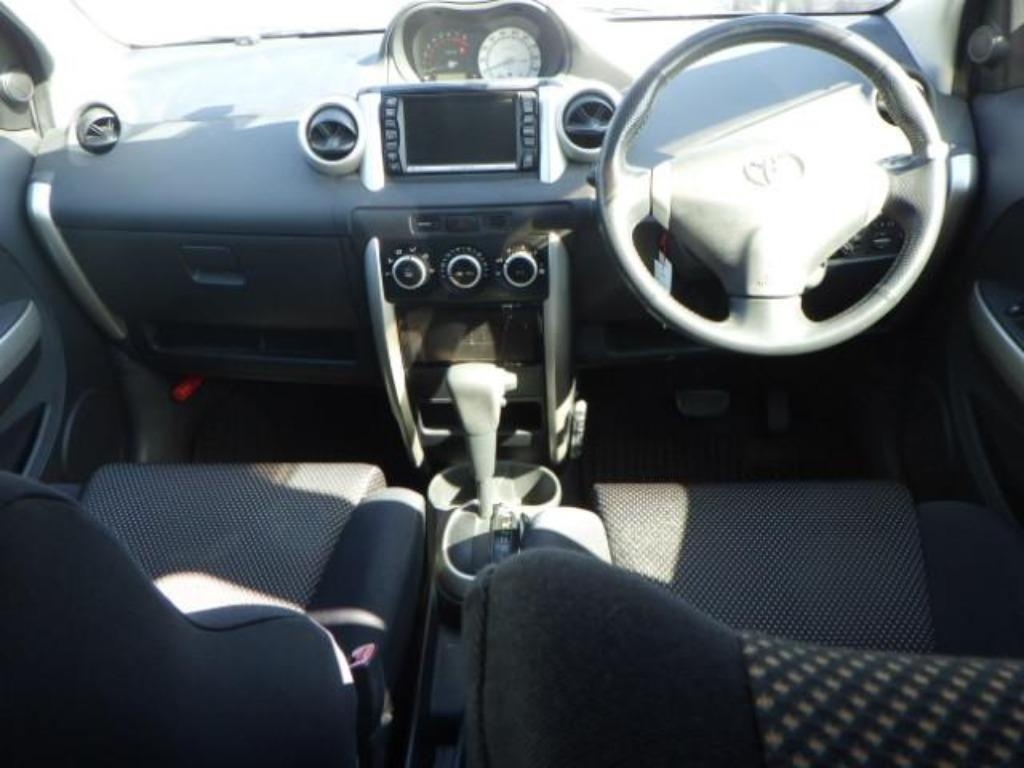 TOYOTA IST