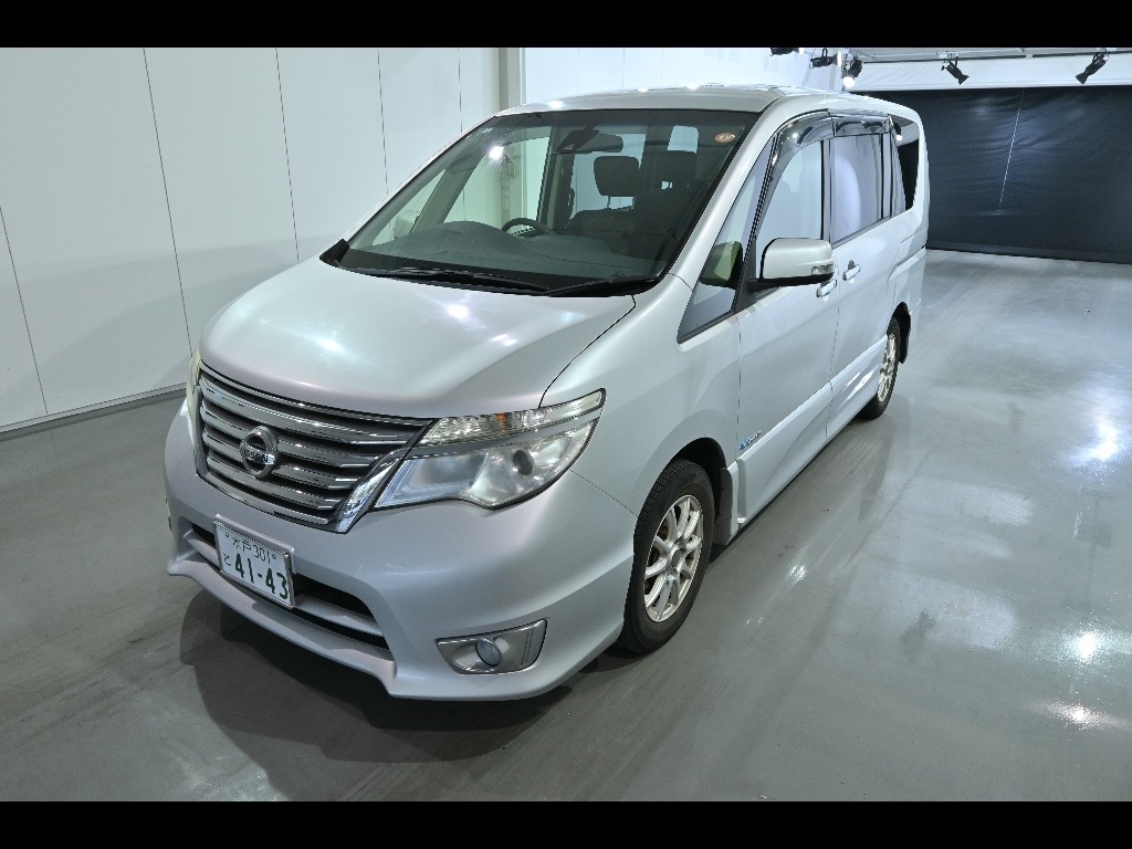NISSAN SERENA