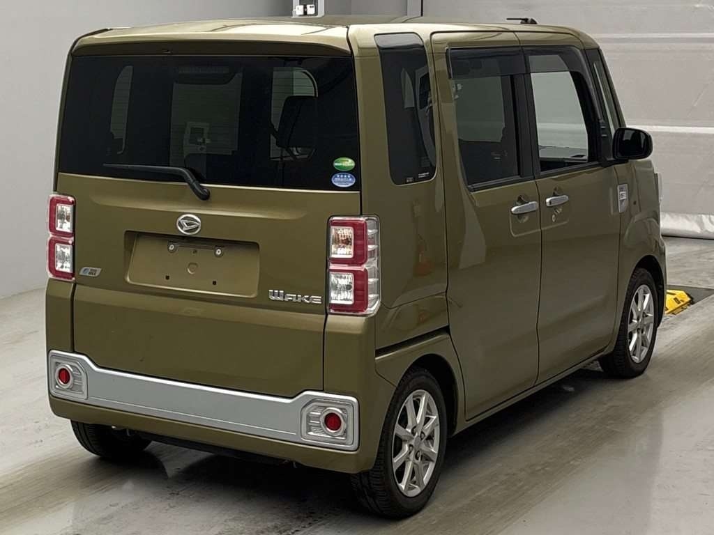 DAIHATSU WAKE
