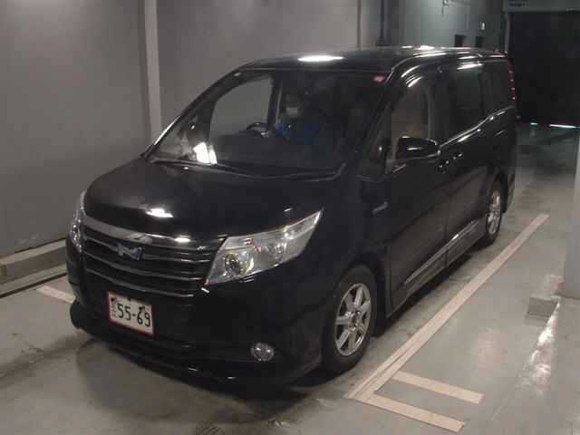 TOYOTA NOAH