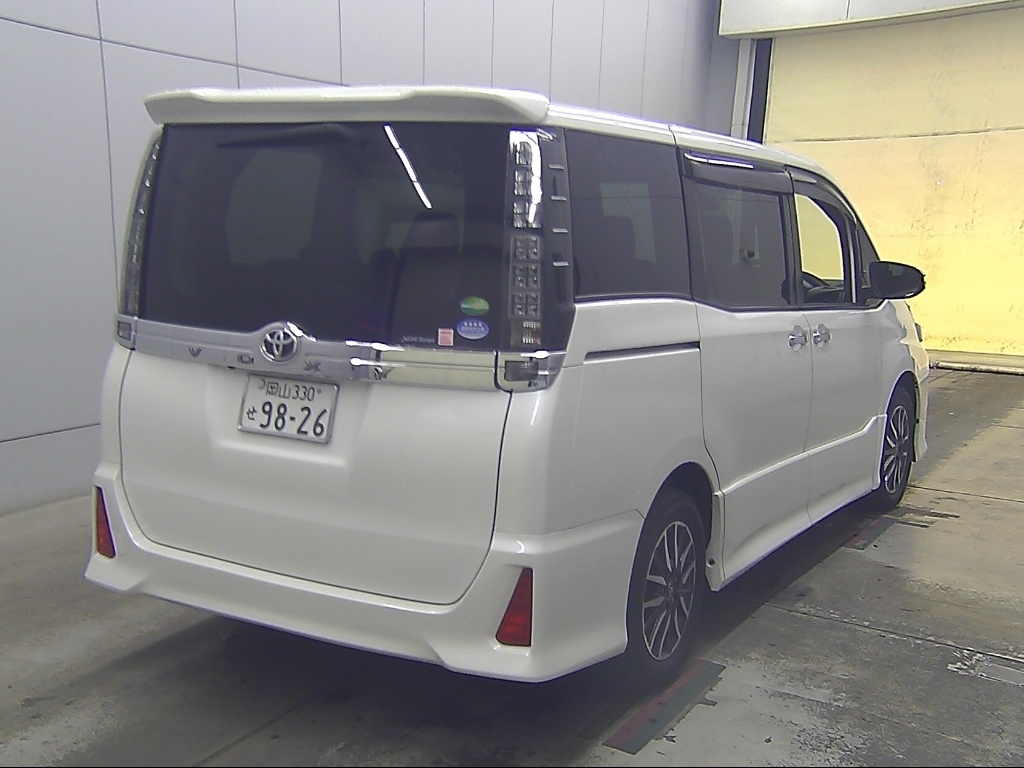 TOYOTA VOXY