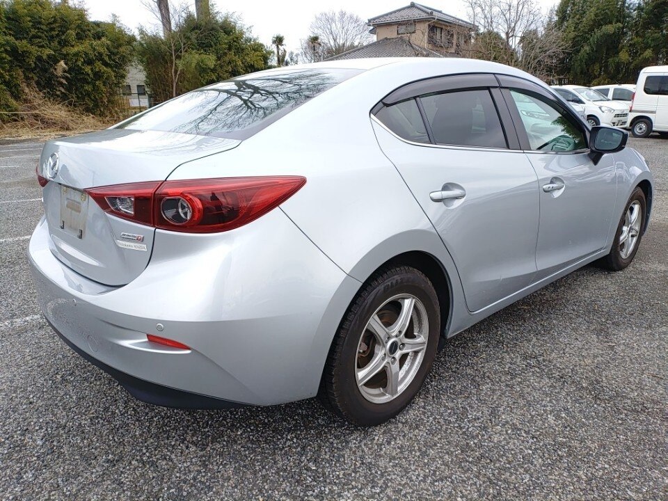 MAZDA AXELA