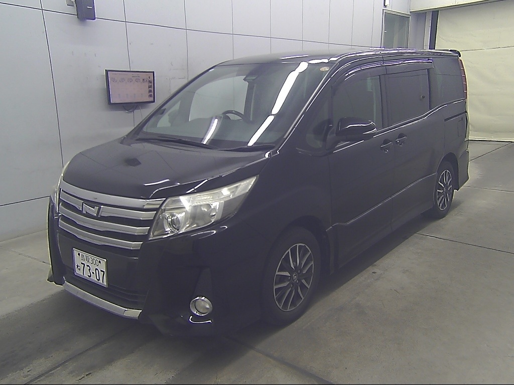 TOYOTA NOAH