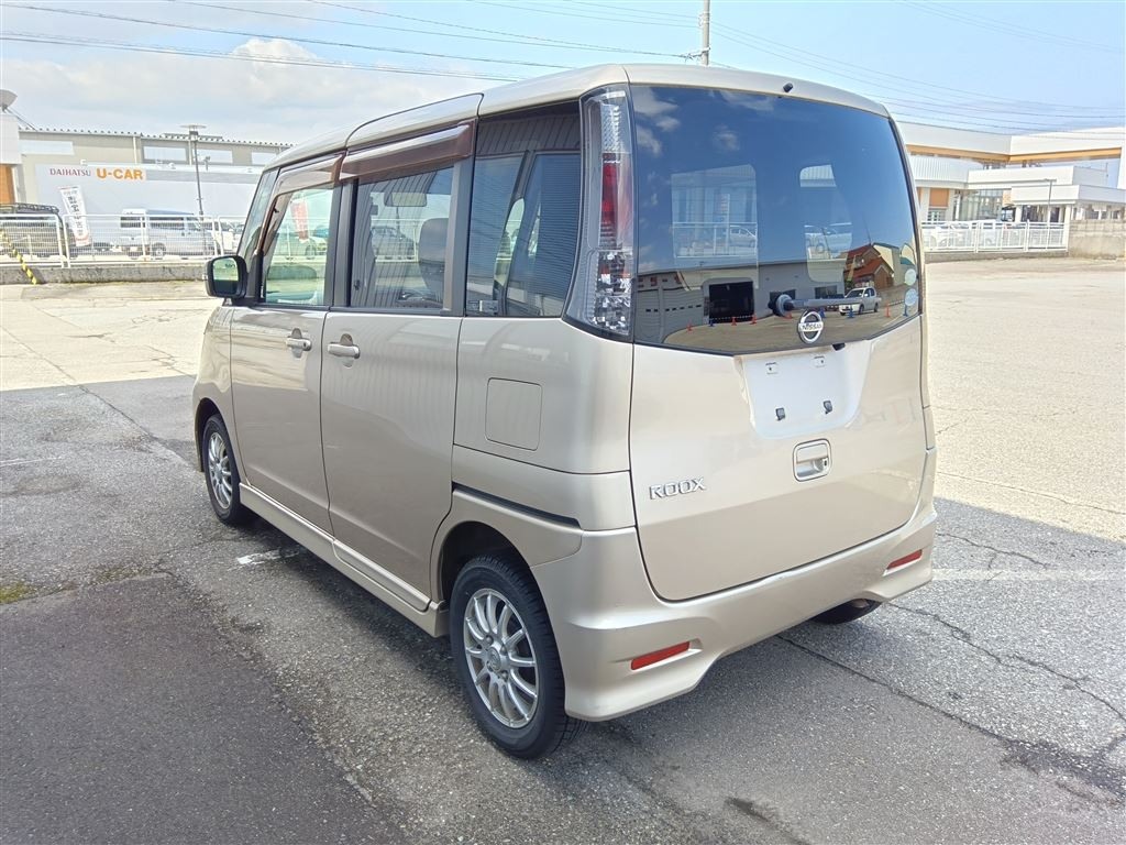 NISSAN ROOX