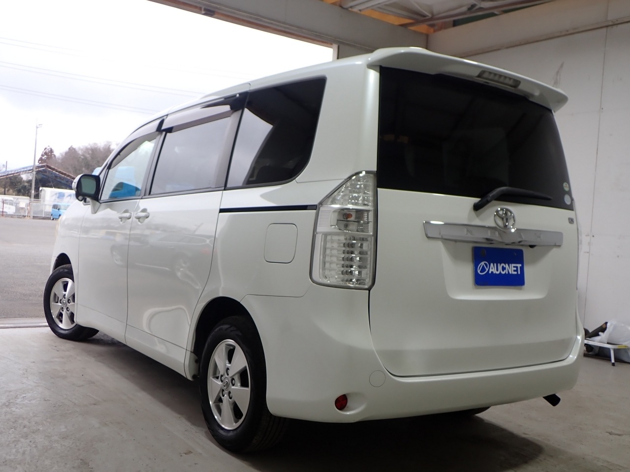 TOYOTA NOAH