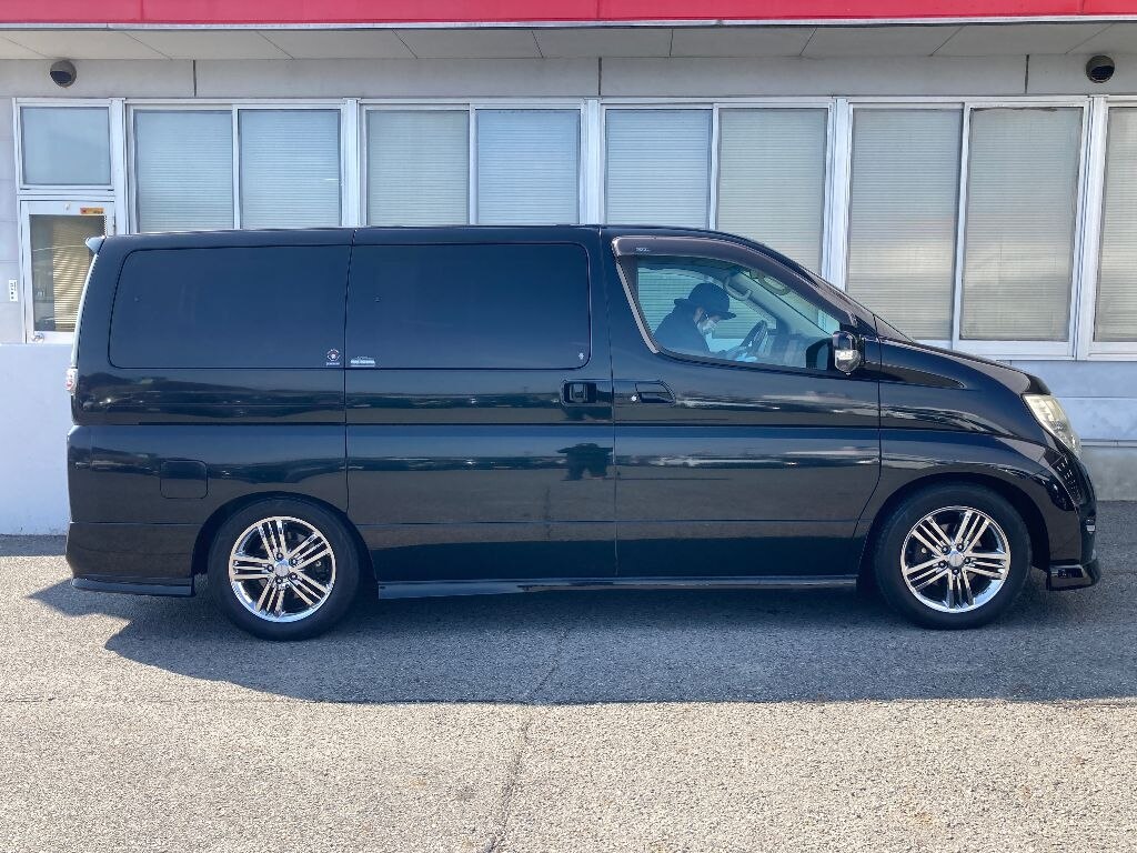 NISSAN ELGRAND
