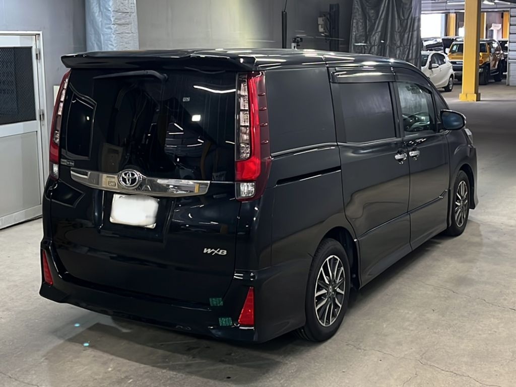 TOYOTA NOAH