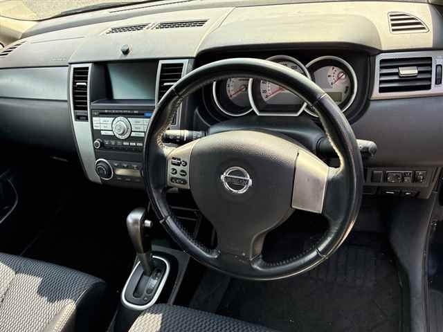 NISSAN TIIDA