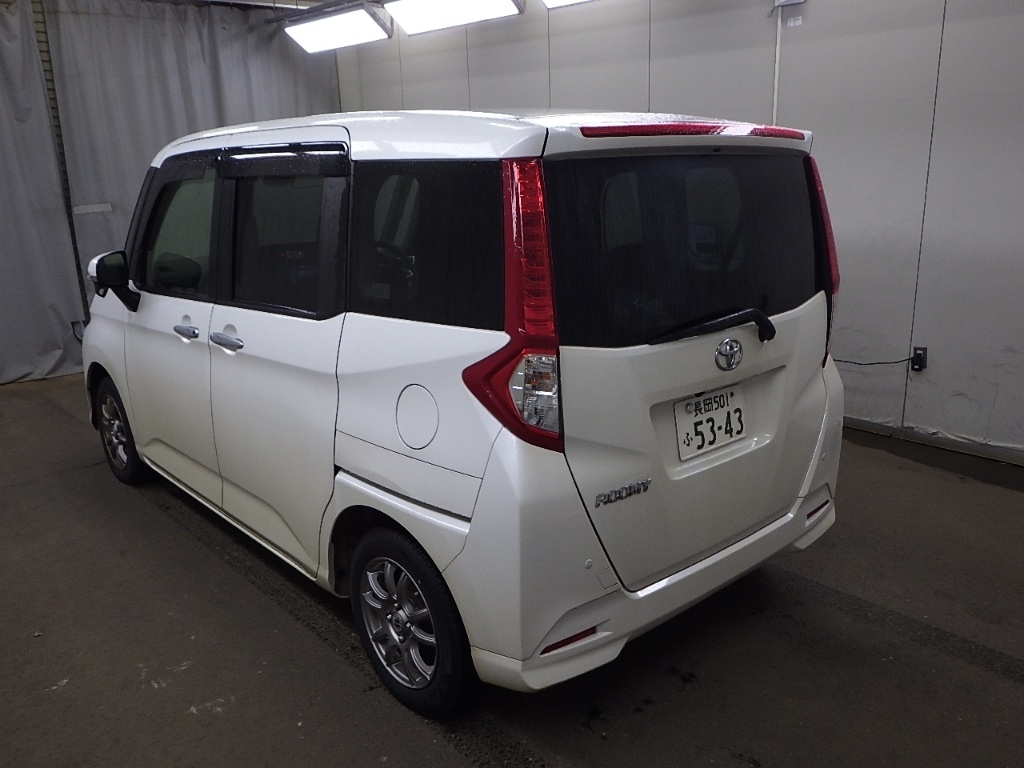 TOYOTA ROOMY