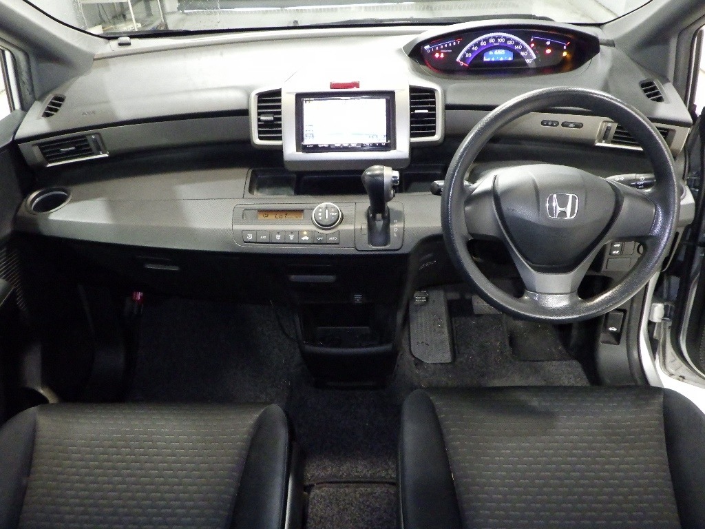 HONDA FREED SPIKE