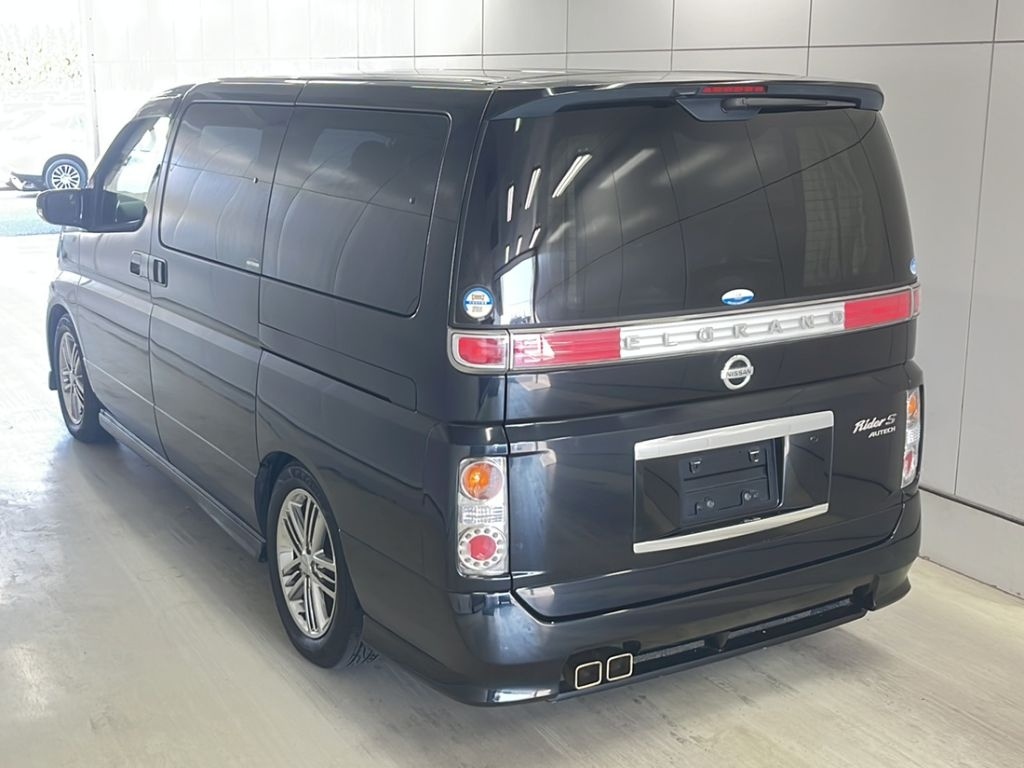 NISSAN ELGRAND