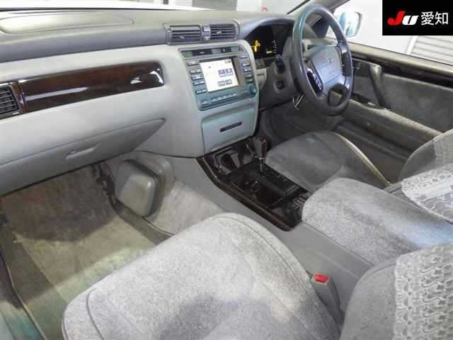 TOYOTA CROWN MAJESTA