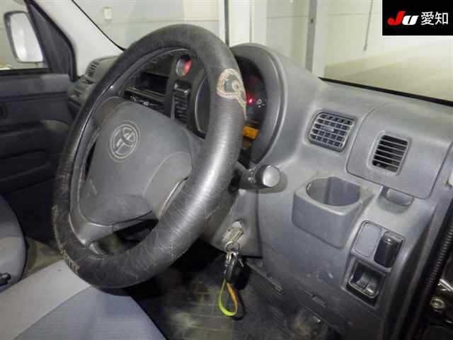 TOYOTA PIXIS VAN