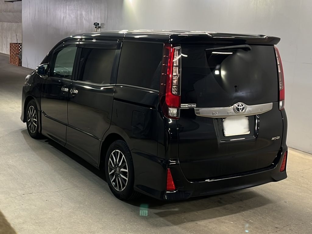TOYOTA NOAH