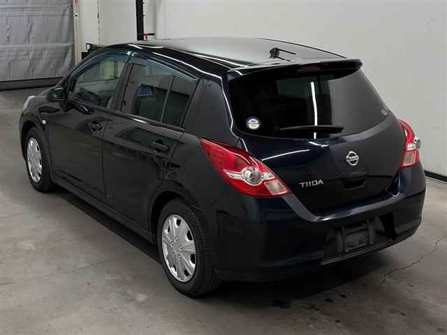 NISSAN TIIDA
