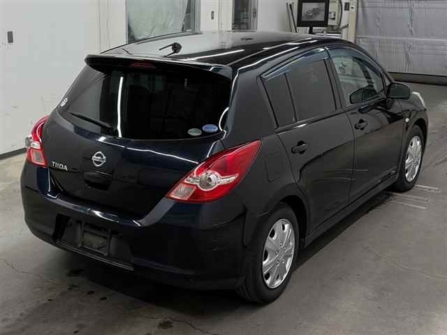 NISSAN TIIDA