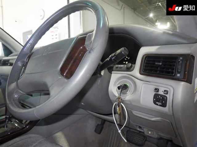 TOYOTA CROWN MAJESTA