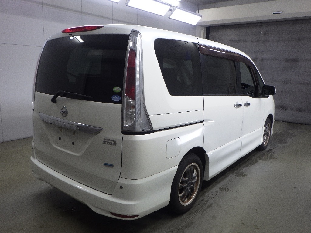 NISSAN SERENA