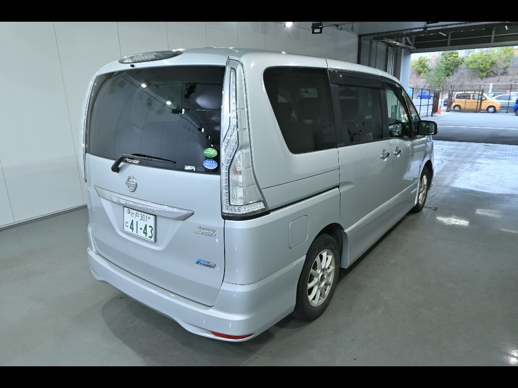 NISSAN SERENA