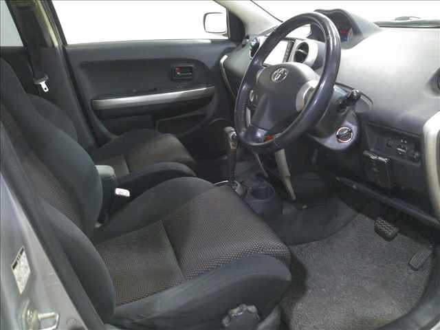 TOYOTA IST