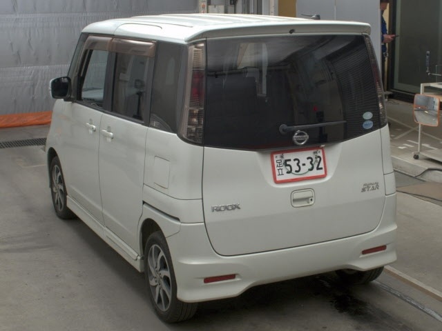 NISSAN ROOX