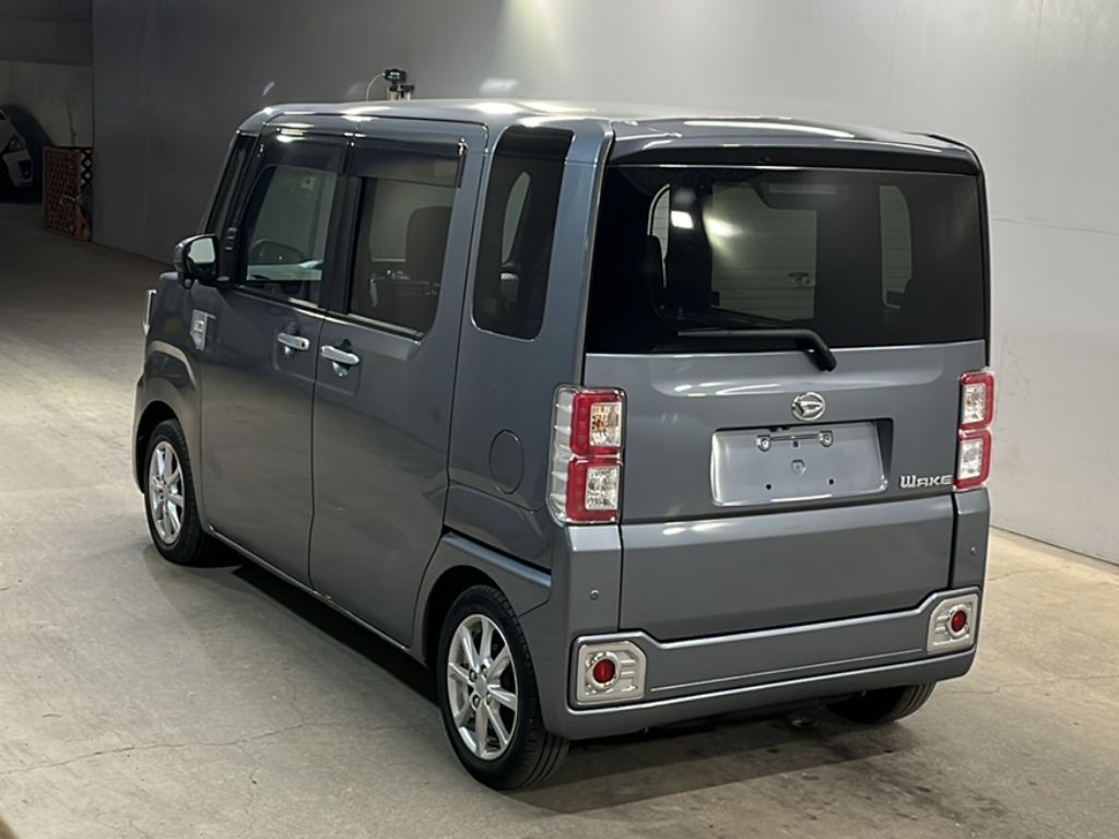 DAIHATSU WAKE