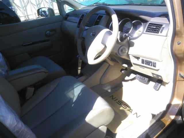 NISSAN TIIDA