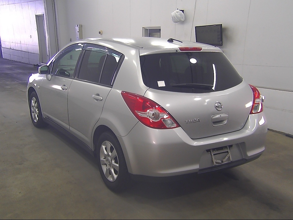 NISSAN TIIDA