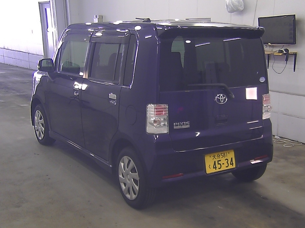 TOYOTA PIXIS SPACE