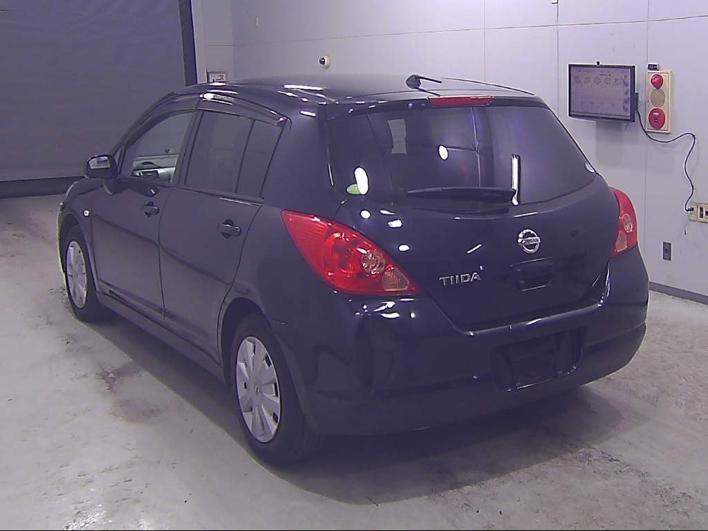 NISSAN TIIDA